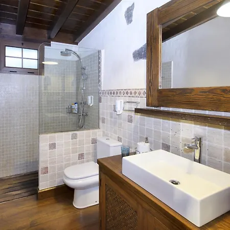 Ermita Perdomo * Масдаче