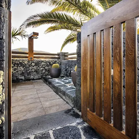 Ermita Perdomo * Масдаче